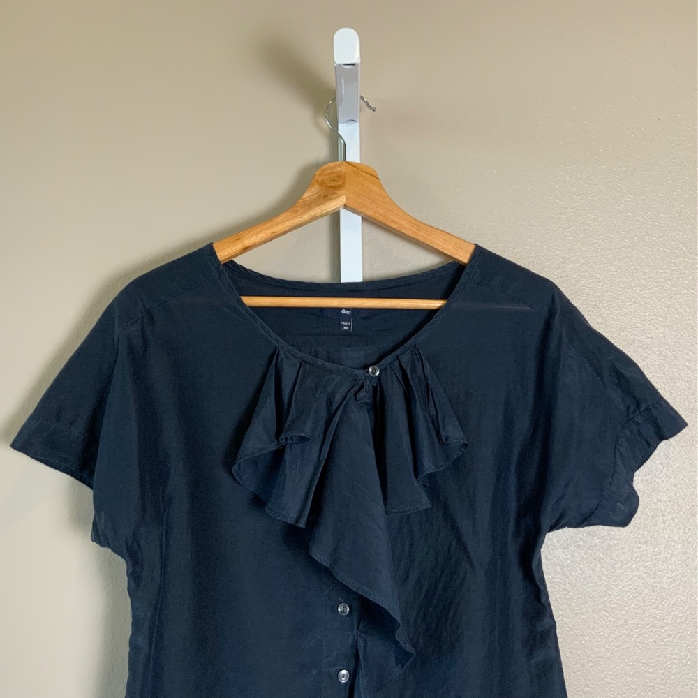 GAP Short Sleeve Ruffle Front Button Top - Picture 3 of 16